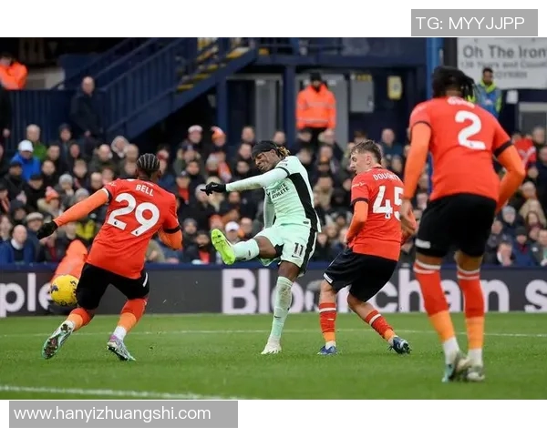 温布尔顿与卢顿的精彩对决揭示英超新赛季的竞争格局与球队实力对比